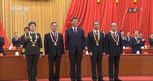 向抗疫英雄致敬！宜化集團組織收看全國抗擊新冠肺炎疫情表彰大會(圖1)