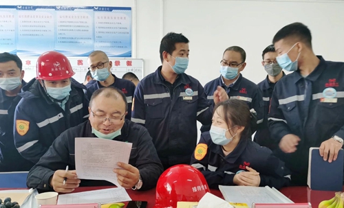 新疆宜化氯堿分廠氯乙烯三班、合成二班榮獲準(zhǔn)東開(kāi)發(fā)區(qū)安全標(biāo)準(zhǔn)化示范班組稱號(hào)(圖3)