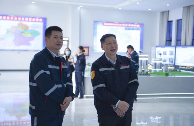 黃智華、王大真一行到新疆宜化和新疆宜化礦業(yè)現(xiàn)場調(diào)研(圖3)