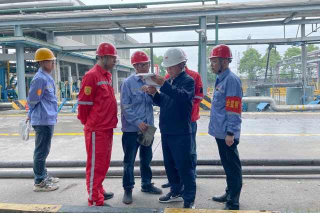 王大真到松滋肥業(yè)、楚星公司和股份公司現(xiàn)場(chǎng)檢查安全生產(chǎn)工作(圖1)